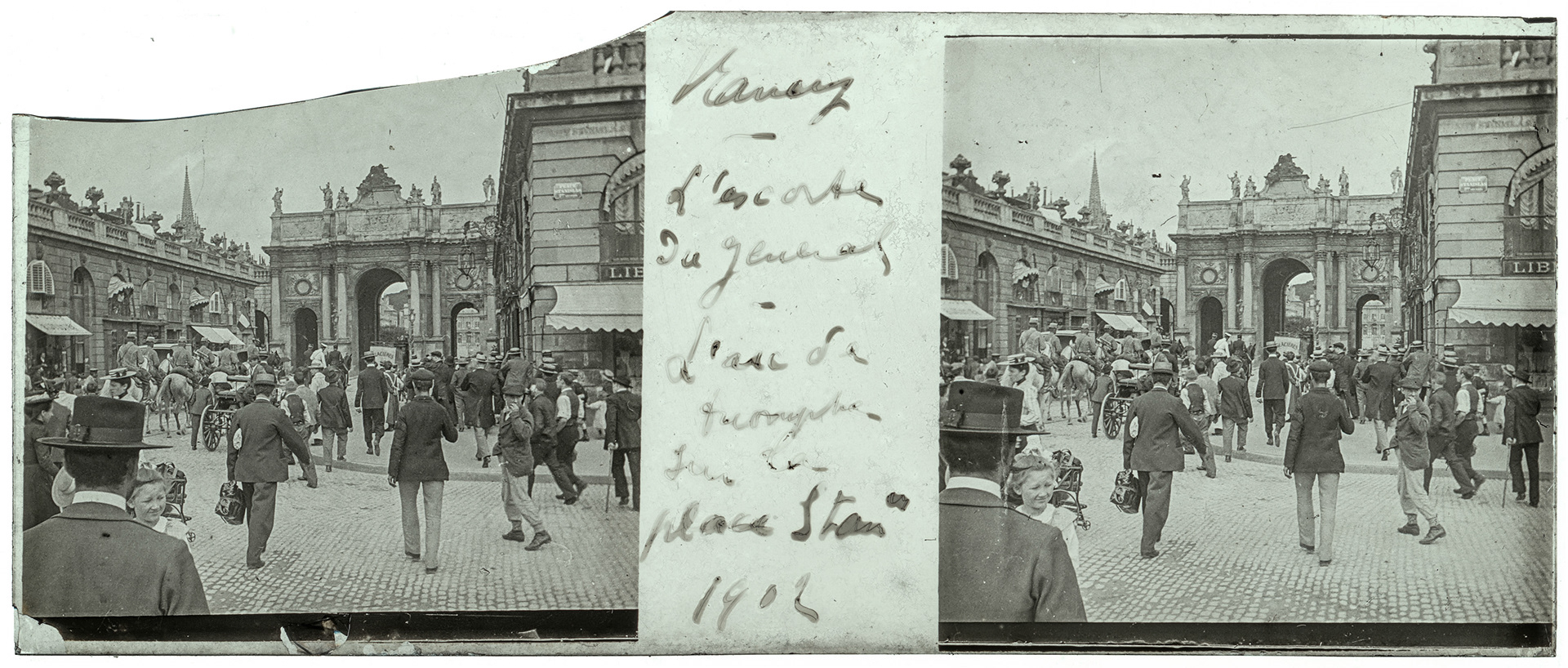 2179_ France-Nancy place Stanislas - 1902 - "Nancy - L'escorte du général - L'arc de Triomphe - sur la place stanislas 1902"