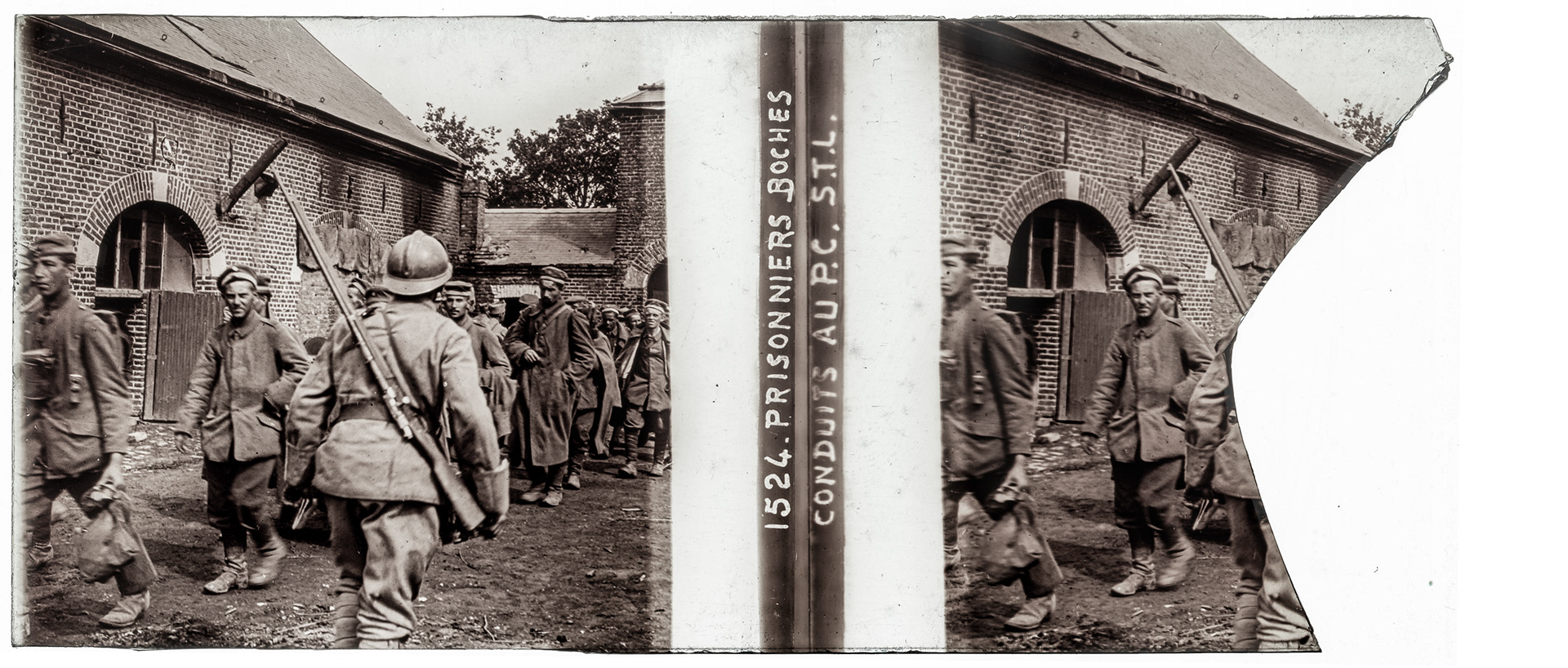 1764_ "1524 - Prisonniers boches conduits au P.C. S.T.L."