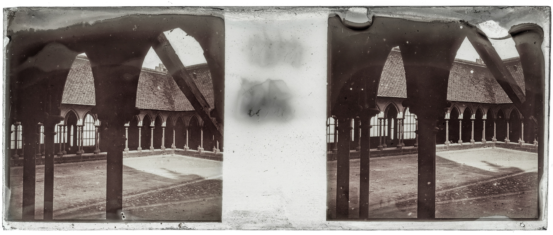 1657_ France-Mont Saint-Michel abbaye du Mont Saint-Michel - "mont saint michel - Cloître"