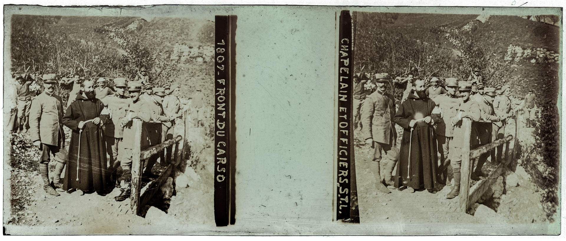 1842_ Italie-Carso - 1916 - "1807 - Front du carso : Chapelain et officiers S.T.L."
