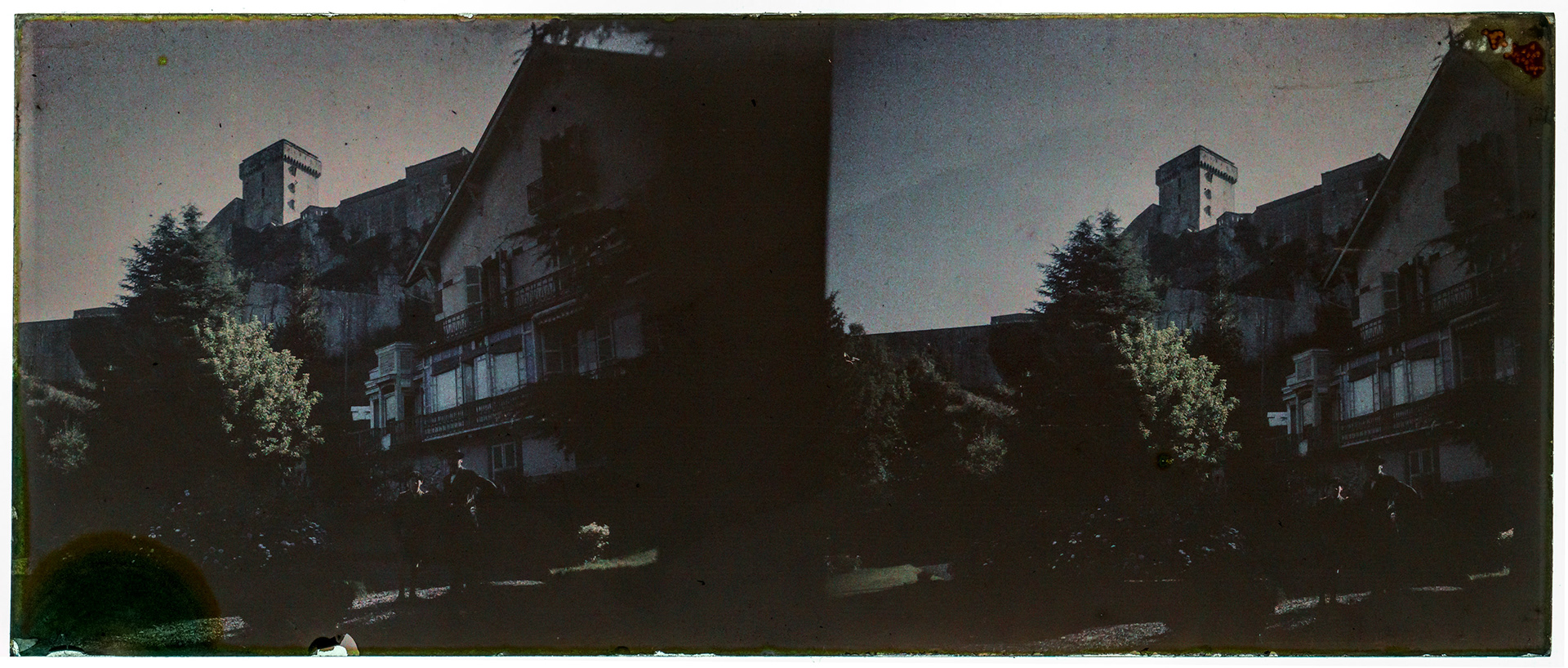 0702_ France-Lourdes chateau fort