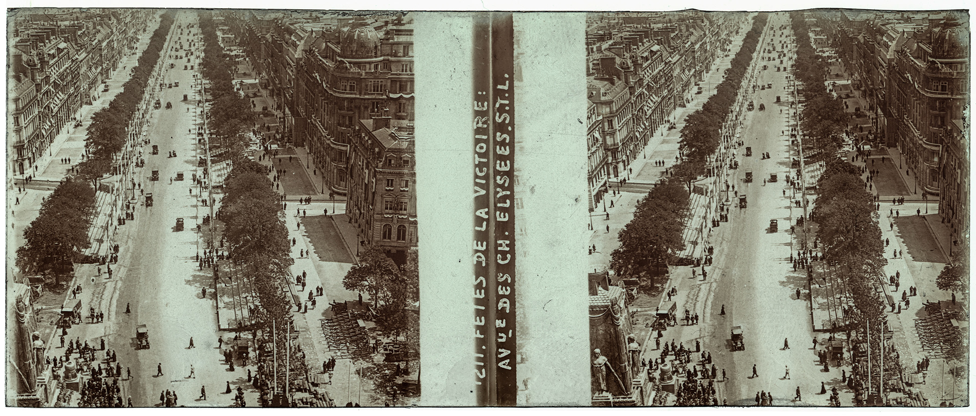 1884_ France-Paris avenue des Champs-Elysées - 14 juillet 1919 - "1211 - Fêtes de la VIctoire : Avenue des Champs Elysées S.T.L."