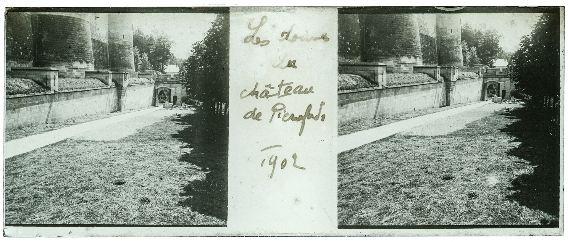 0240_ France-Pierrefonds Chateau de Pierrefonds - 1902 - "Les douves du Chateau de Pierrefonds - 1902"