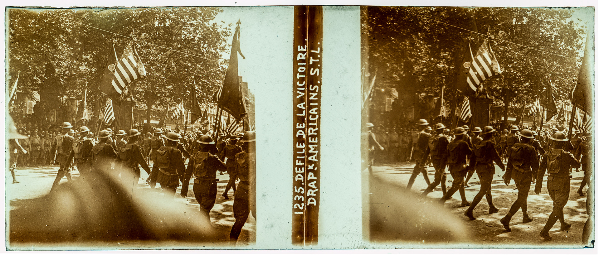 0111_ France-Paris - 14 juillet 1919 - "1235 Défilé de la Victoire : drapeau américains STL"