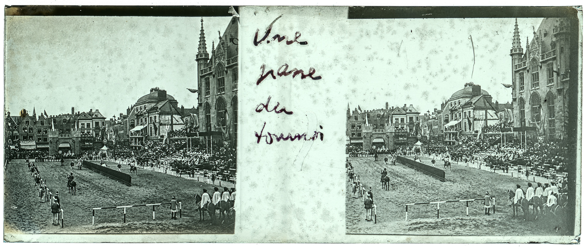 0853_ Belgique-Bruges Grand Place - "Une passe du tournoi"