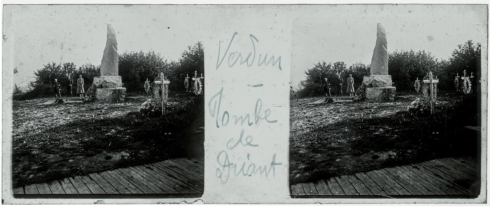 0913_ France-Beaumont-en-Verdunois - 1927 - "Verdun - Tombe de Driant"