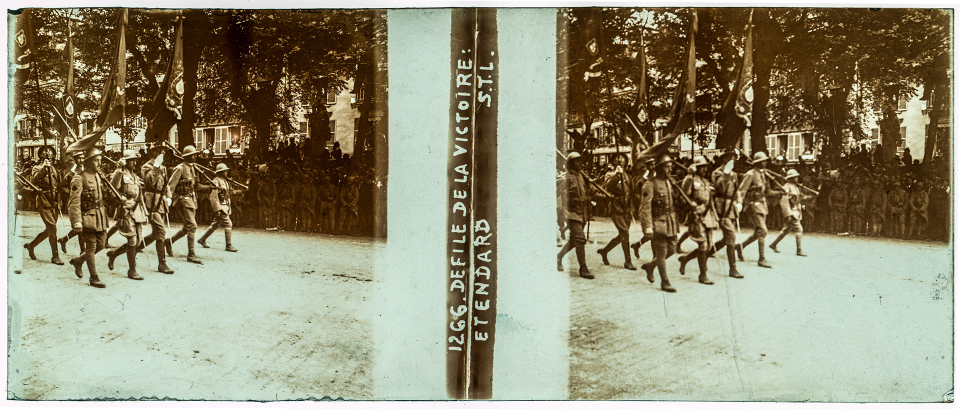 0120_ France-Paris - 14 juillet 1919 - "1266 Défilé de la Victoire : Etendard STL"