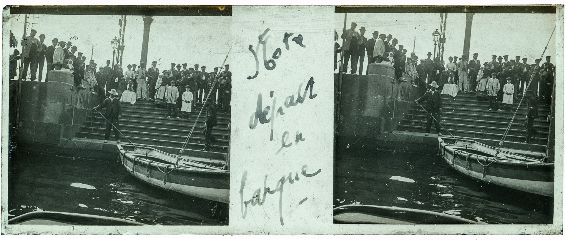 0185_ "Notre départ en barque"