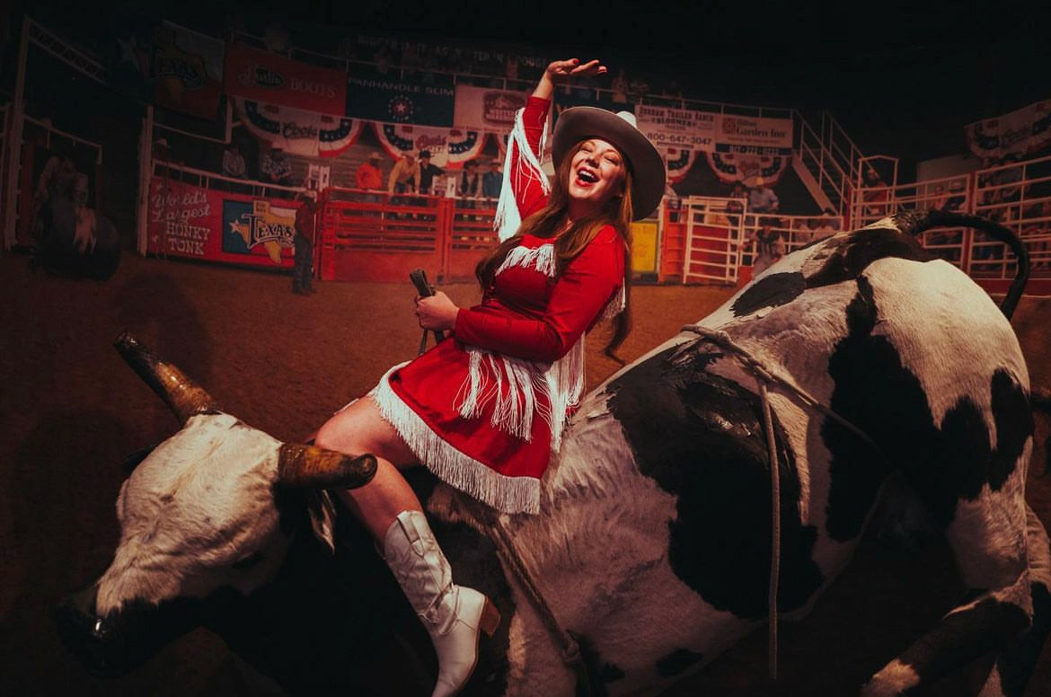 Kaitlin Butts, Billy Bob's