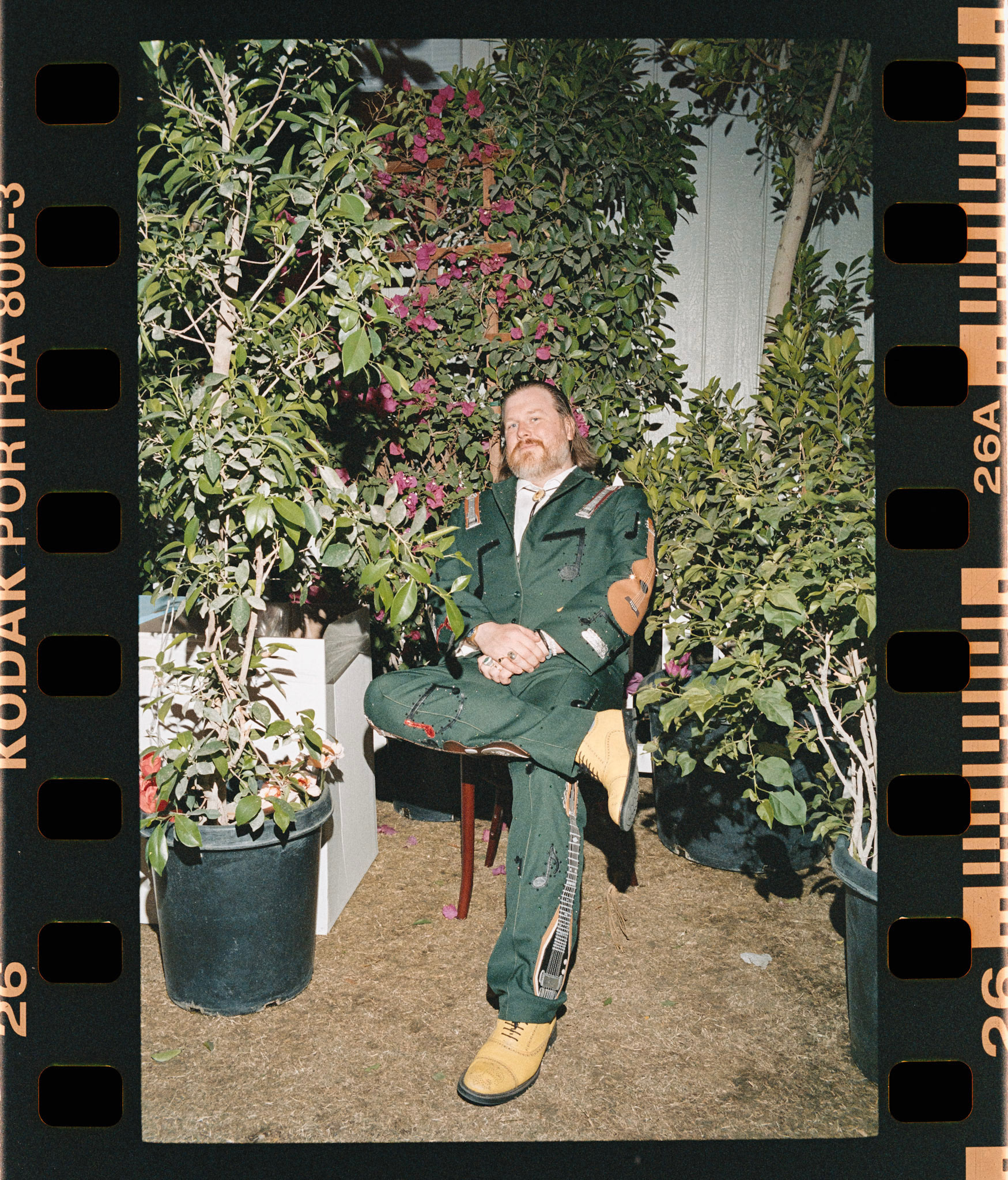 Read Connolly, steel guitar suit debuting at Stagecoach