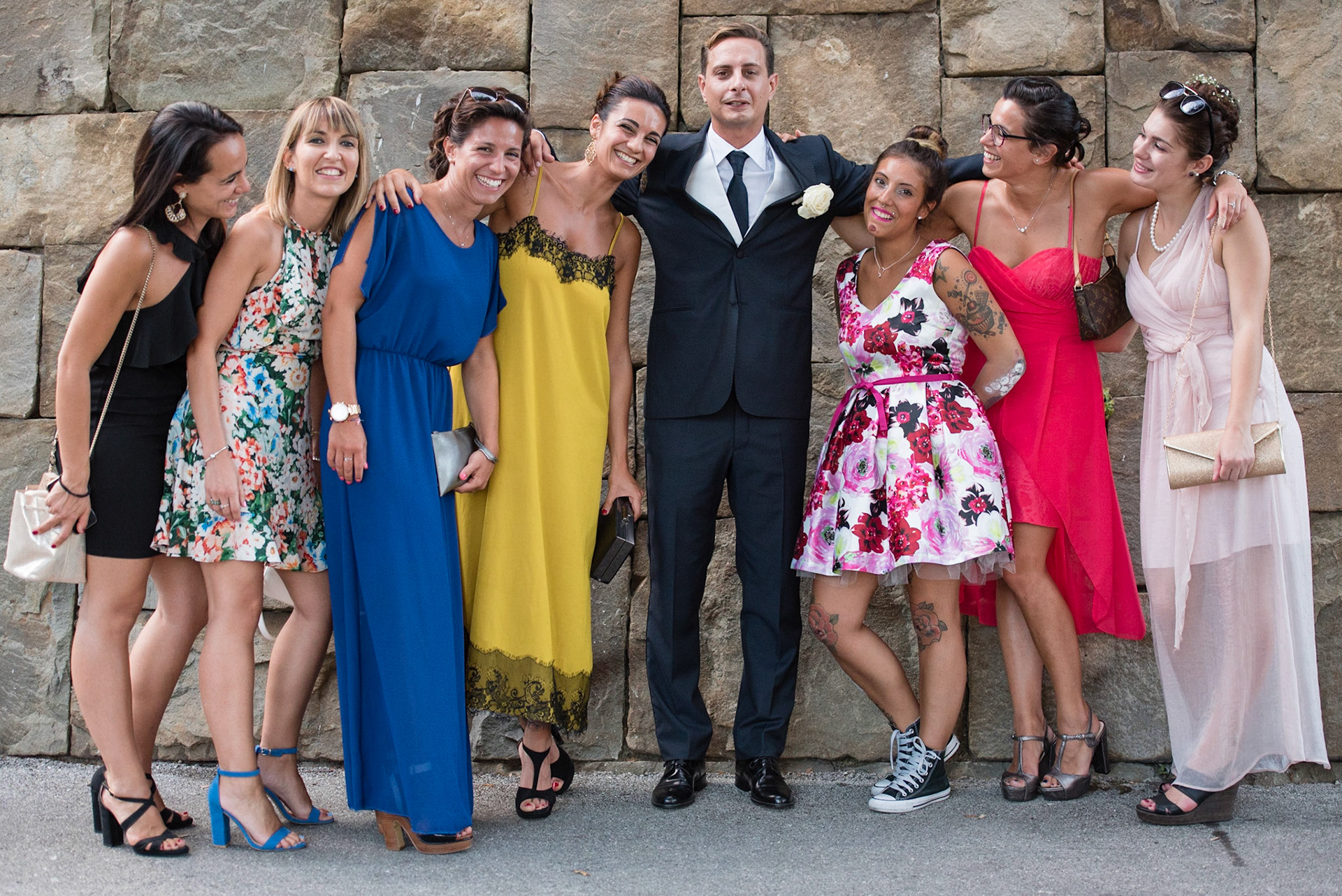Beato tra le donne colorate