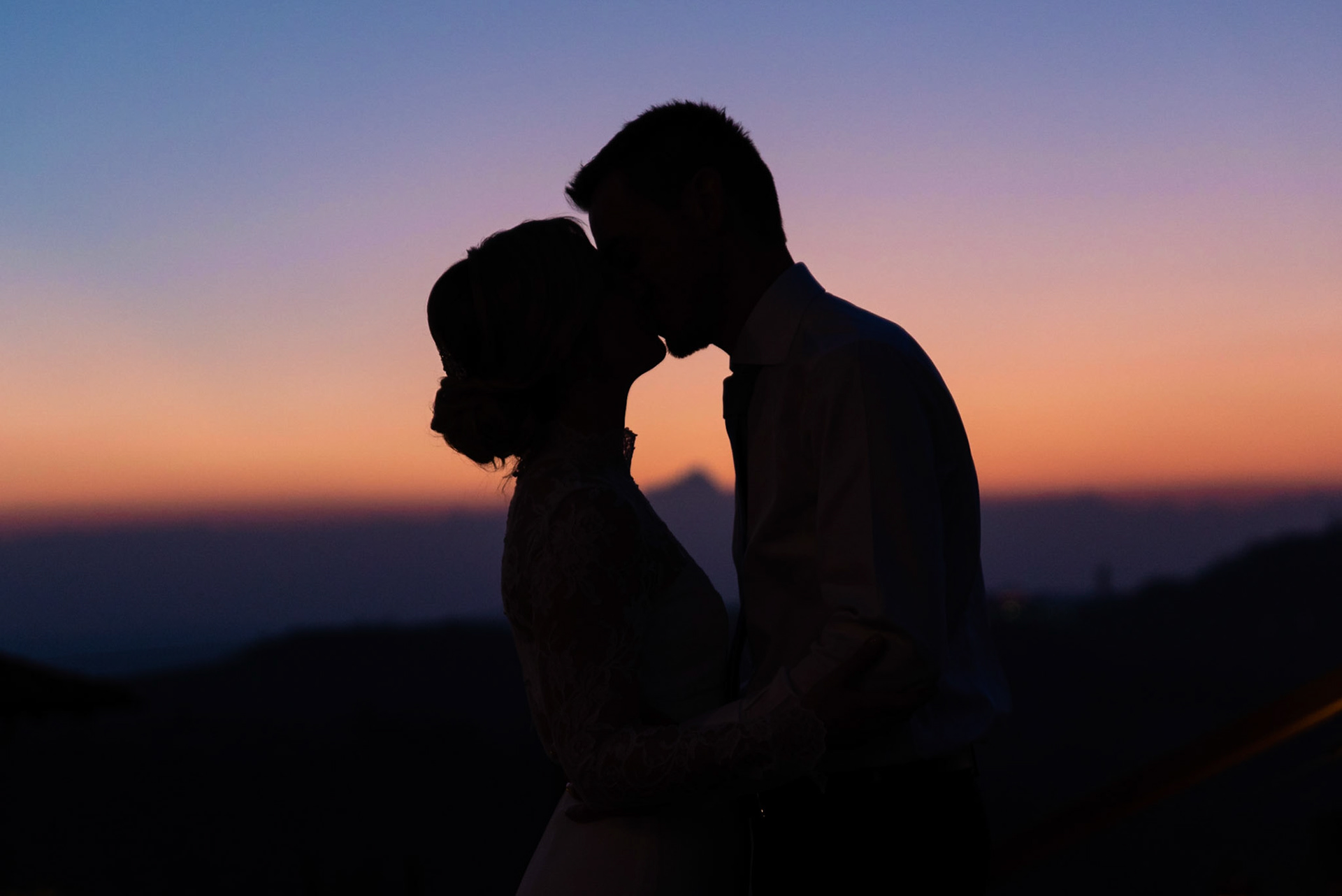 Il Re di Pietra veglia sull'amore dei due sposi
