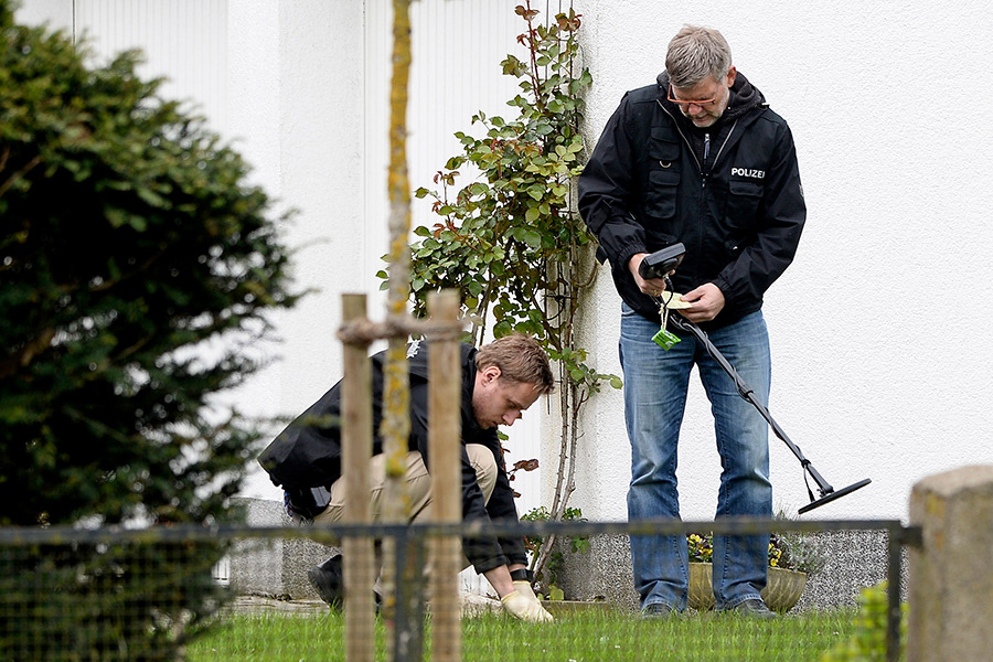 Police officers examine the crime scene with a metal detector next to the L'arrivee Hotel after the team bus of German soccer team Borussia Dortmund was hit by three explosions in Dortmund, Germany, 12 April 2017. (Photo by Sascha Steinbach/epa)