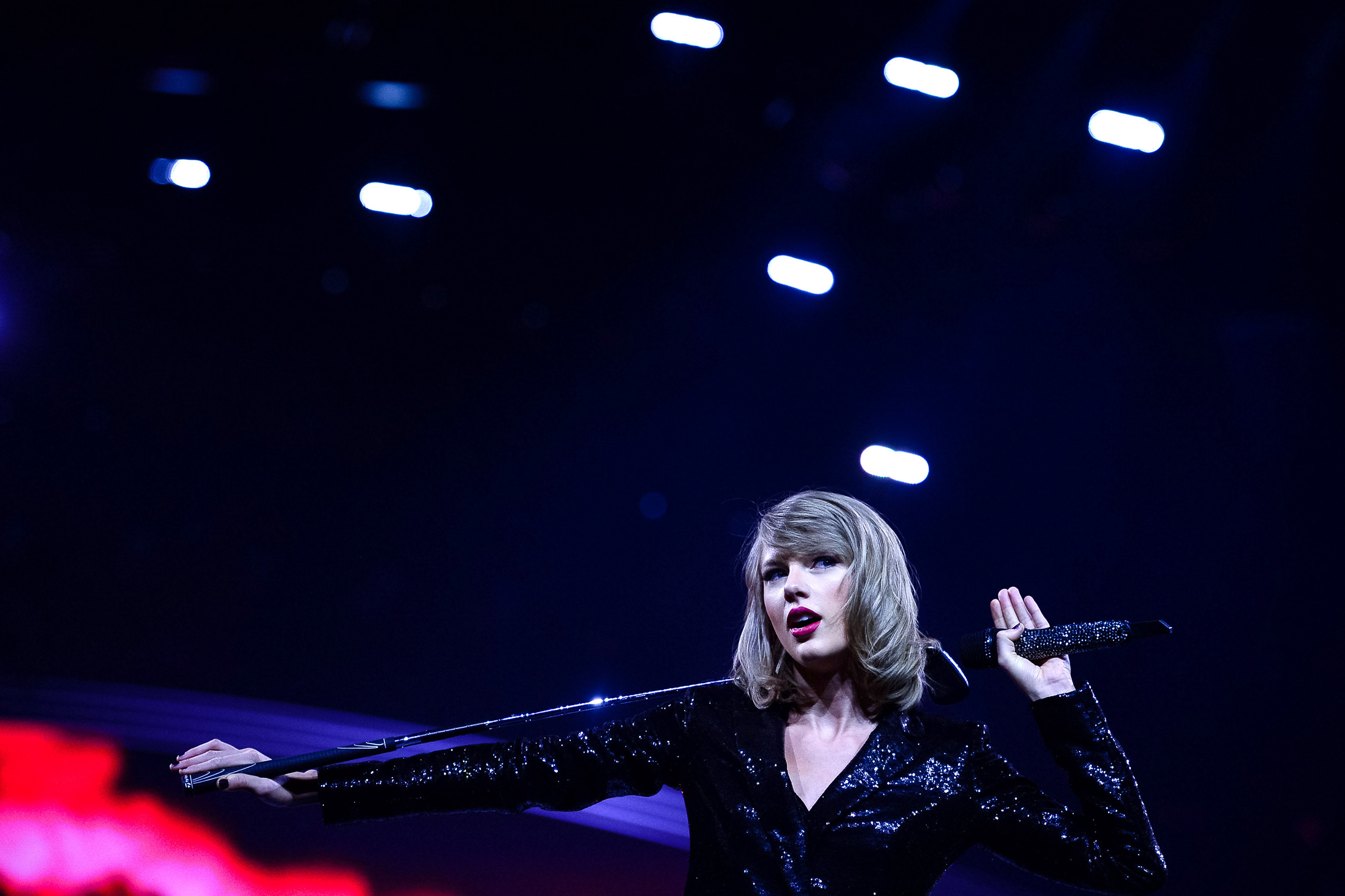 Taylor Swift performs on stage during 'The 1989 World Tour' at Lanxess Arena in Cologne, Germany, 30 June 2015. (Photo by Sascha Steinbach/Getty Images For Taylor Swift)