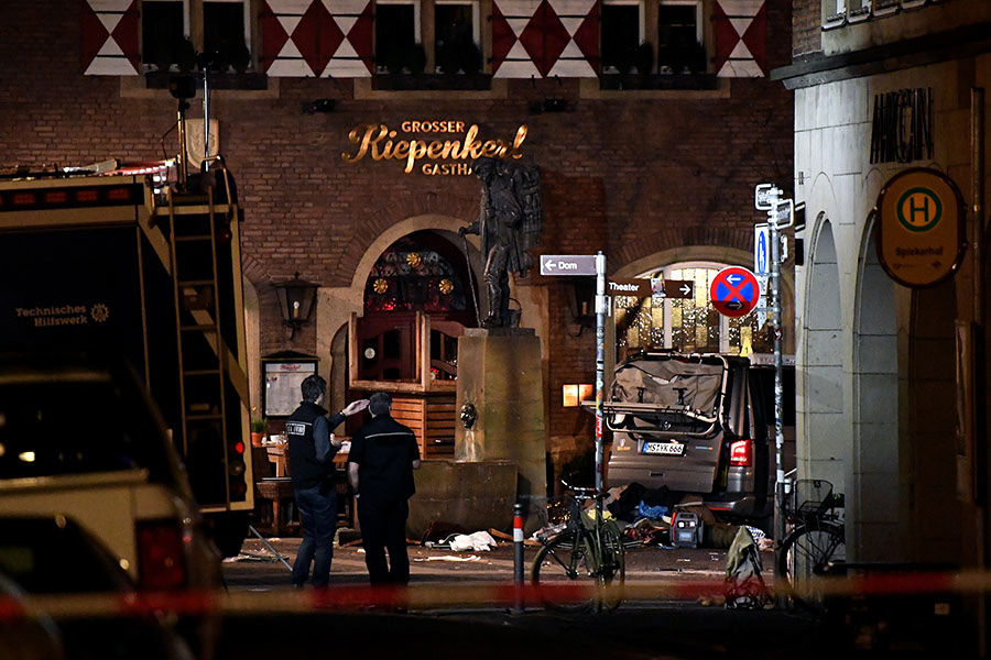 Members of the state office of criminal investigation in North Rhine-Westphalia are seen at the crime scene in the inner city of Muenster, Germany, 08 April 2018. According to the police, a man drove a van into a crowd of people in the city of Muenster, western Germany, and then killed himself on 07 April. (Photo by Sascha Steinbach/epa)