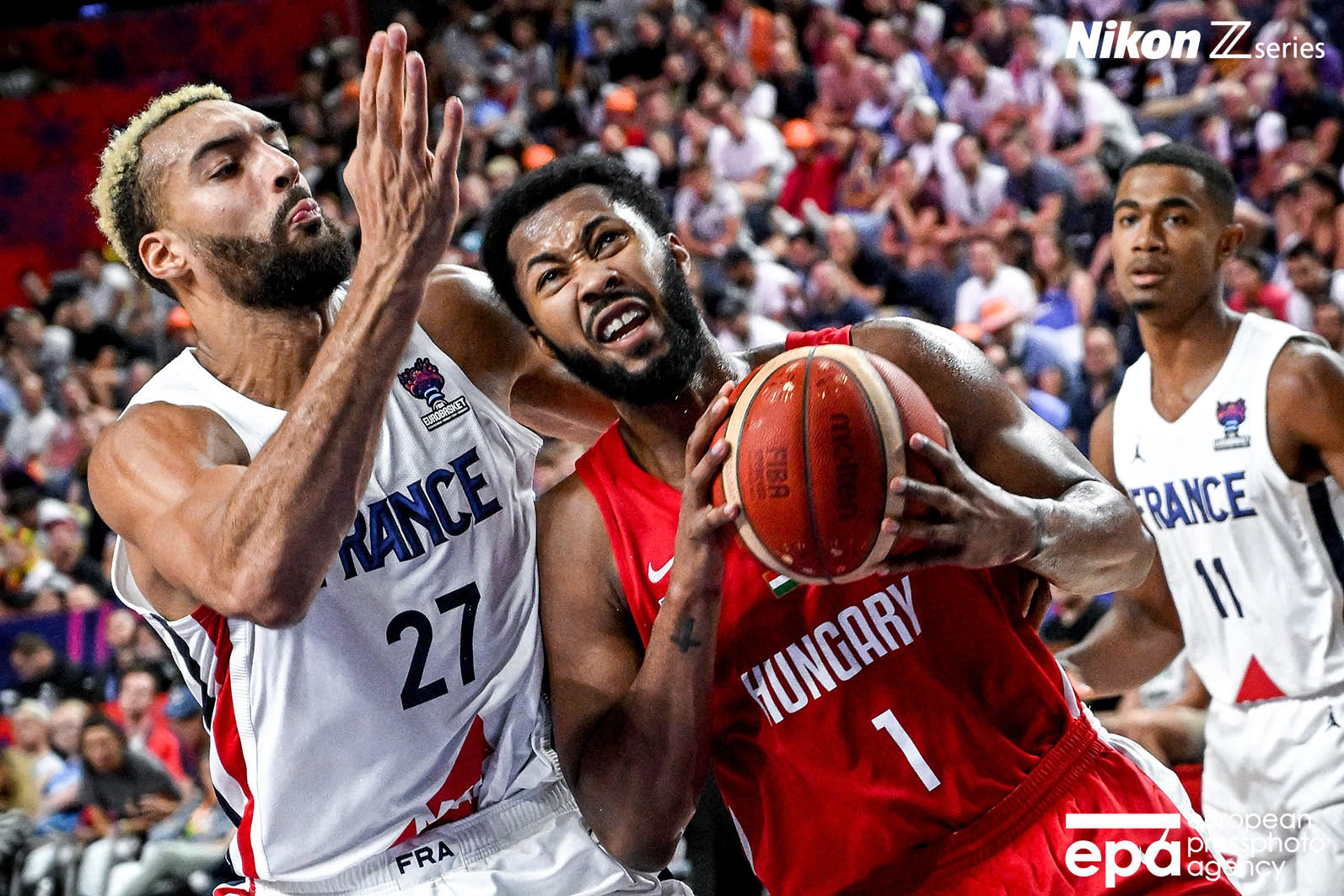 Rudy Gobert of France (L) in action against Mikael Hopkins of Hungary (C) during the FIBA EuroBasket 2022 group B stage match between France and Hungary in Cologne, Germany, 04 September 2022.