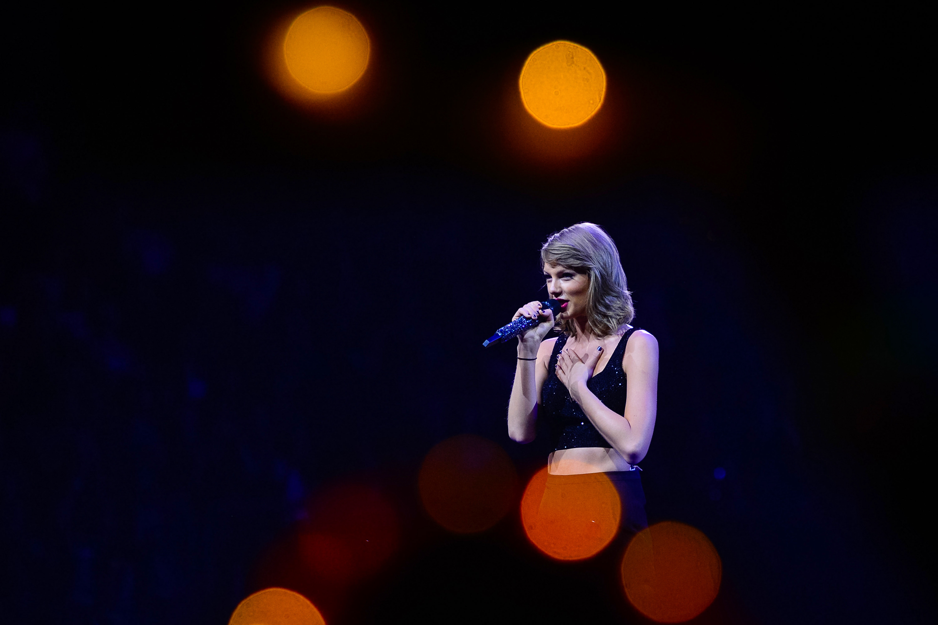 Taylor Swift performs on stage during 'The 1989 World Tour' at Lanxess Arena in Cologne, Germany, 30 June 2015. (Photo by Sascha Steinbach/Getty Images For Taylor Swift)