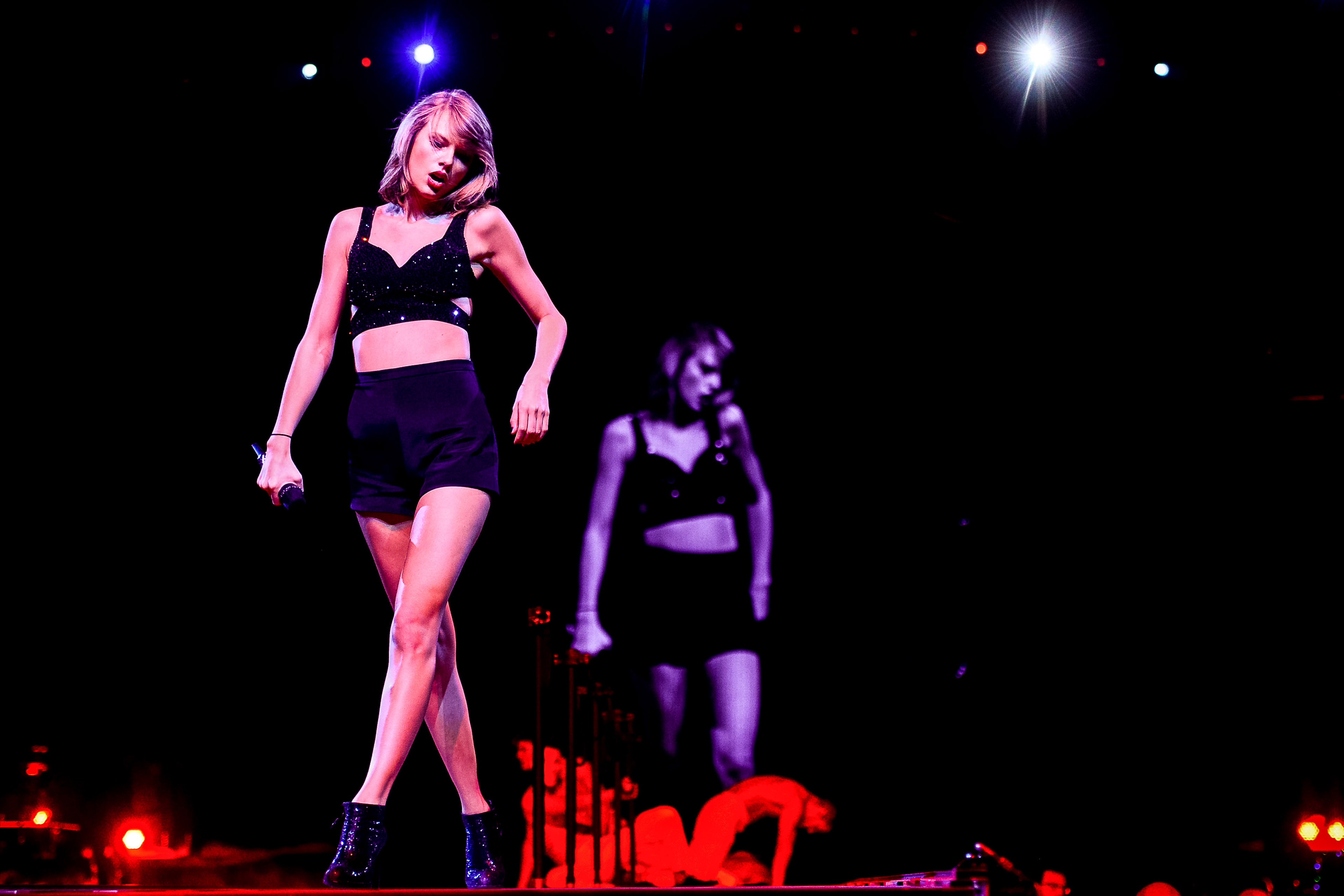 Taylor Swift performs on stage during 'The 1989 World Tour' at Lanxess Arena in Cologne, Germany, 30 June 2015. (Photo by Sascha Steinbach/Getty Images For Taylor Swift)