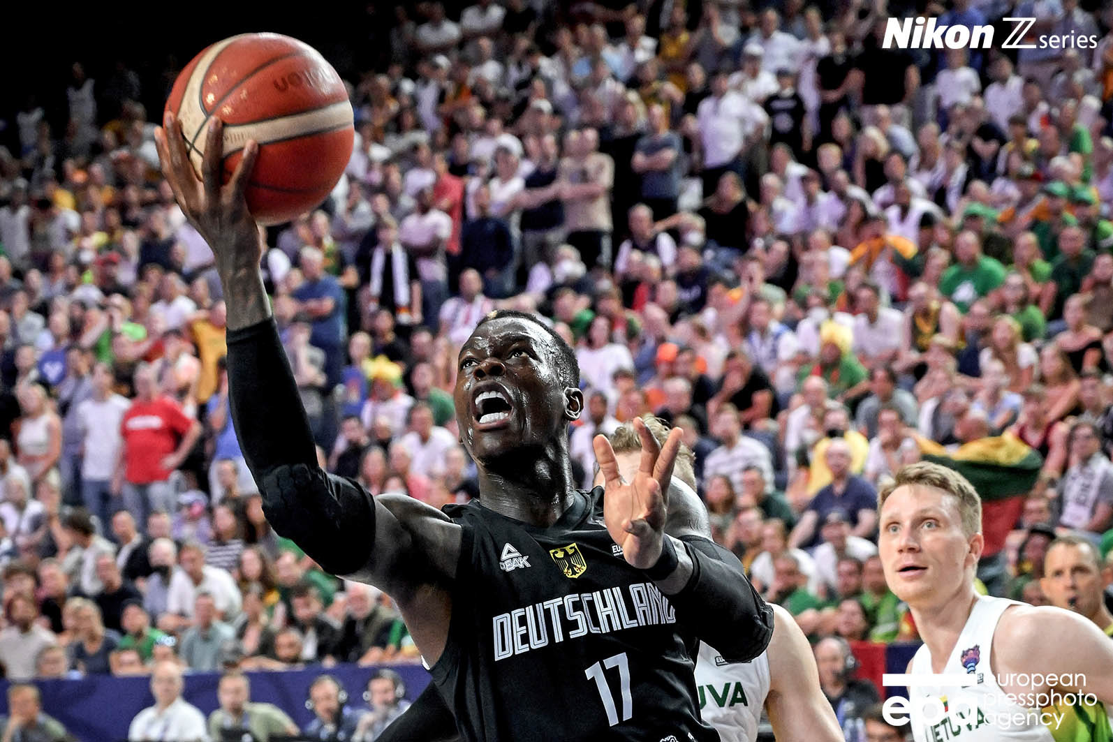 Dennis Schroeder of Germany in action during the FIBA EuroBasket 2022 group B stage match between Lithuania and Germany in Cologne, Germany, 04 September 2022.