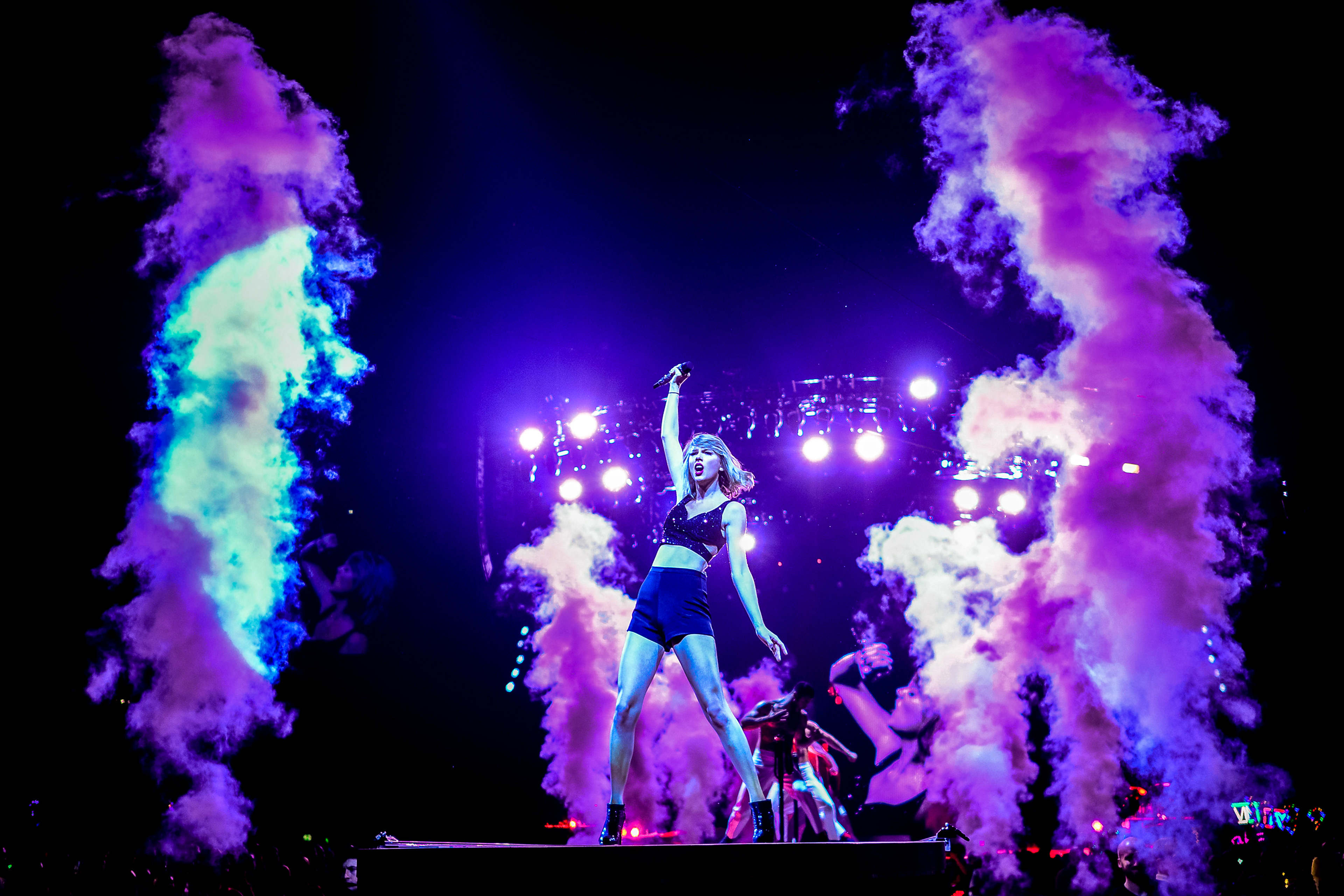Taylor Swift performs on stage during 'The 1989 World Tour' at Lanxess Arena in Cologne, Germany, 30 June 2015. (Photo by Sascha Steinbach/Getty Images For Taylor Swift)