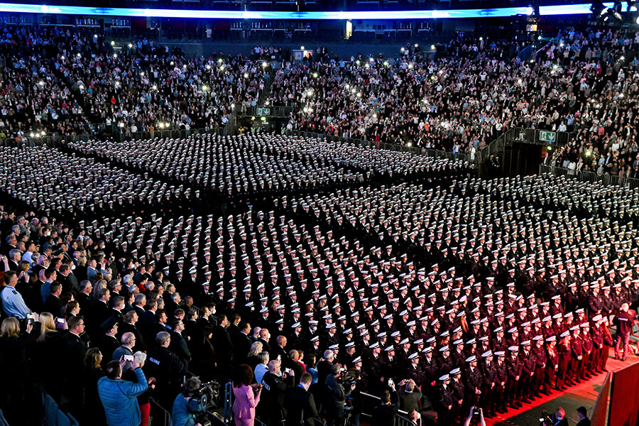 2,300 police officers take their oath of allegiance to the state constitution at Lanxess Arena in Cologne, Germany, 03 April 2019. (Photo by Sascha Steinbach/epa)