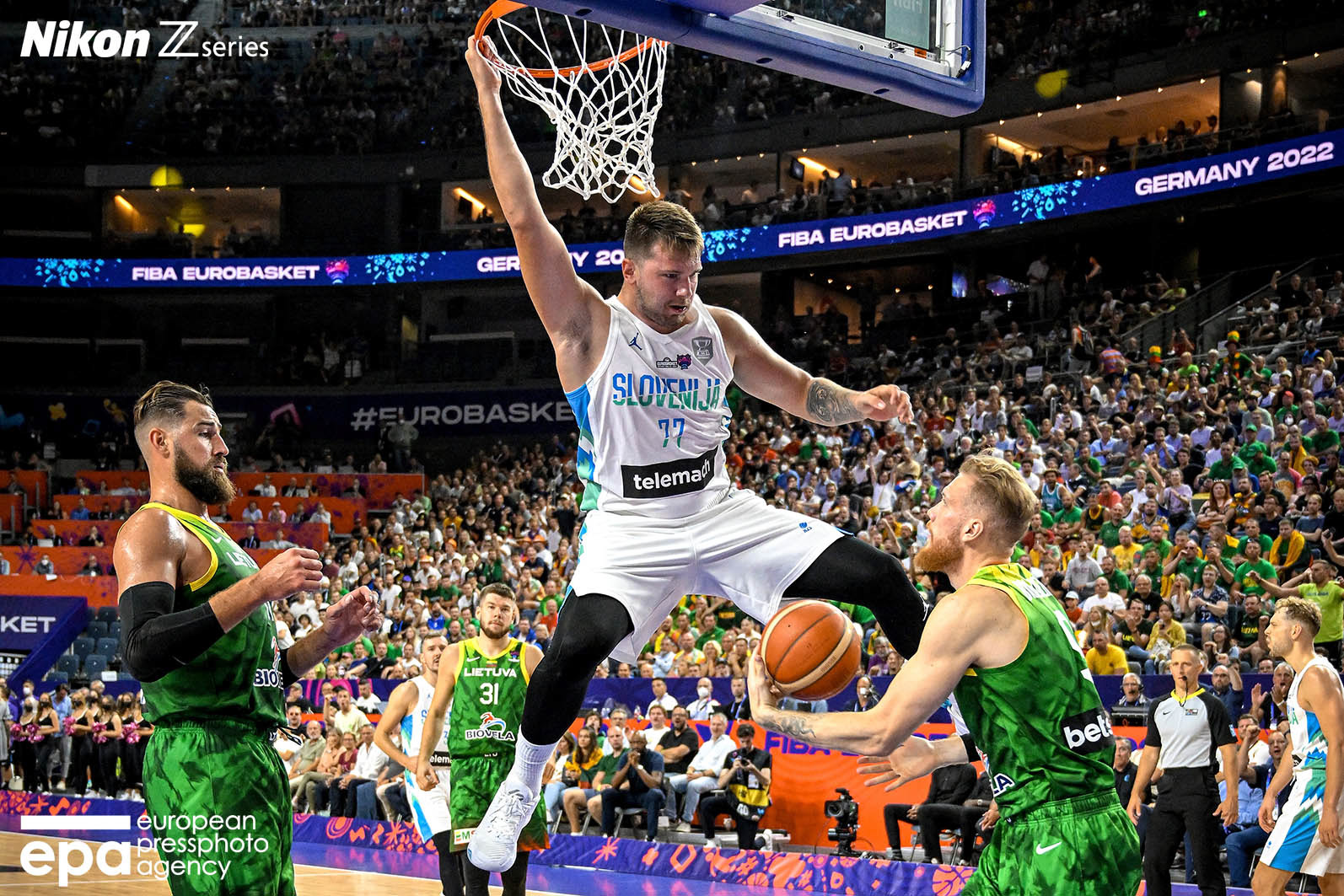 Luka Doncic of Slovenia (C) in action against Ignas Brazdeikis (R) and Jonas Valanciunas (L) of Lithuania during the FIBA EuroBasket 2022 group B stage match between Slovenia and Lithuania in Cologne, Germany, 01 September 2022.