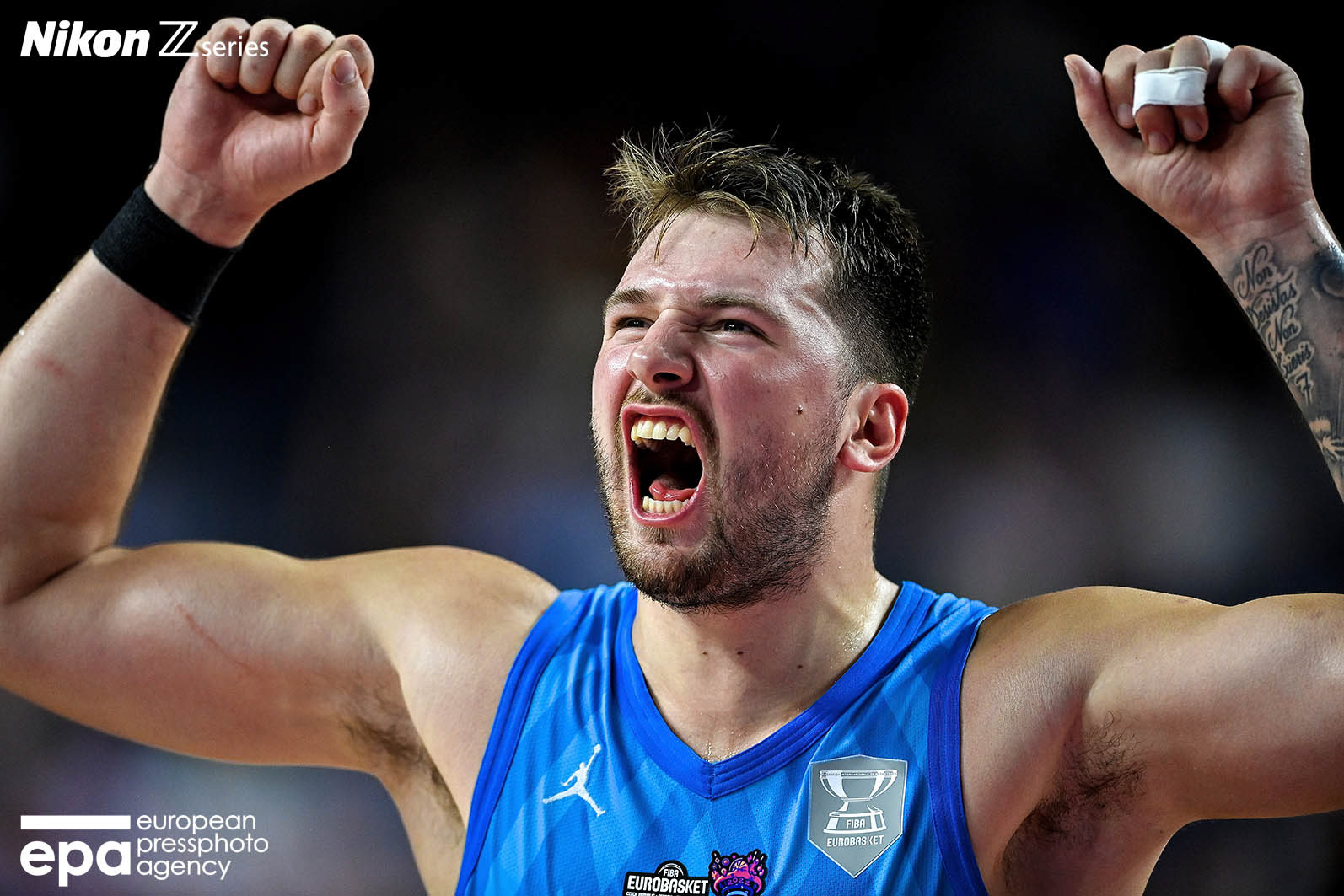 Luka Doncic of Slovenia (L) in action against Vincent Poirier of France (R) during the FIBA EuroBasket 2022 group B stage match between France and Slovenia in Cologne, Germany, 07 September 2022.