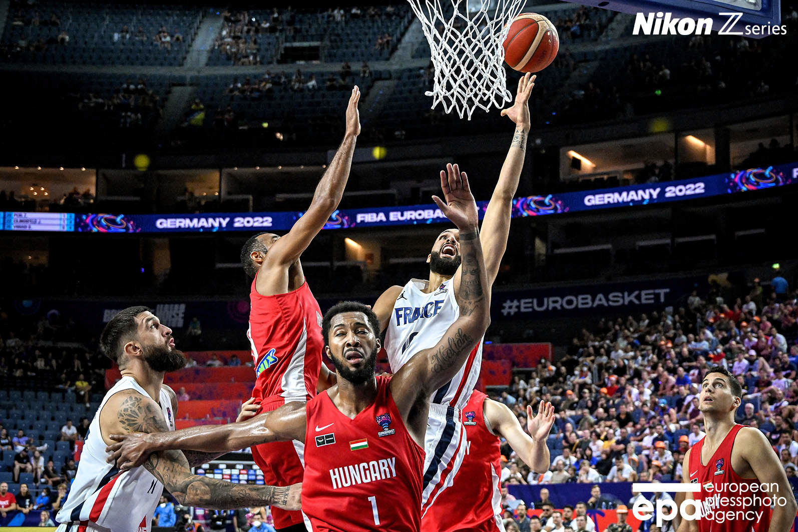 Evan Fournier of France (C-R) in action against Mikael Hopkins of Hungary (C-L) during the FIBA EuroBasket 2022 group B stage match between France and Hungary in Cologne, Germany, 04 September 2022.