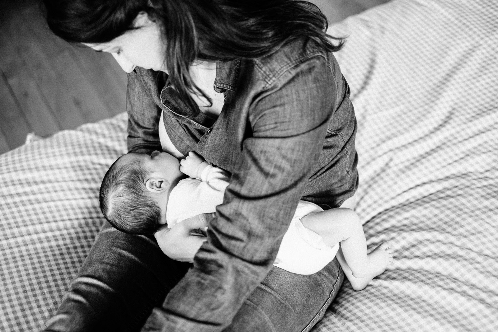 Allaitement photo noir et blanc Lyon Eliott