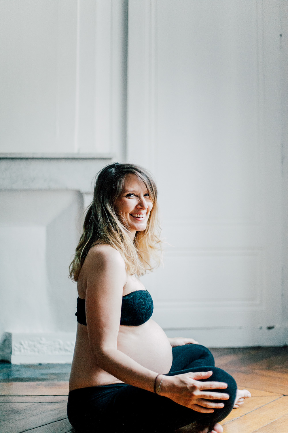 Shooting photo femme enceinte Lyon appartement