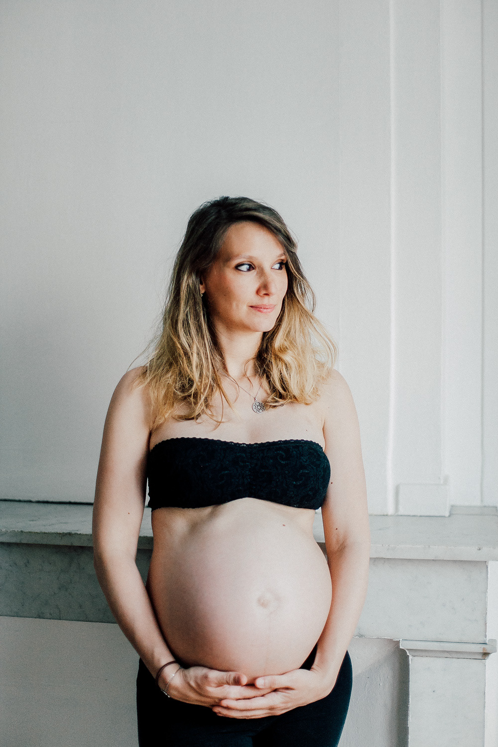 Photographe femme enceinte appartement Lyon