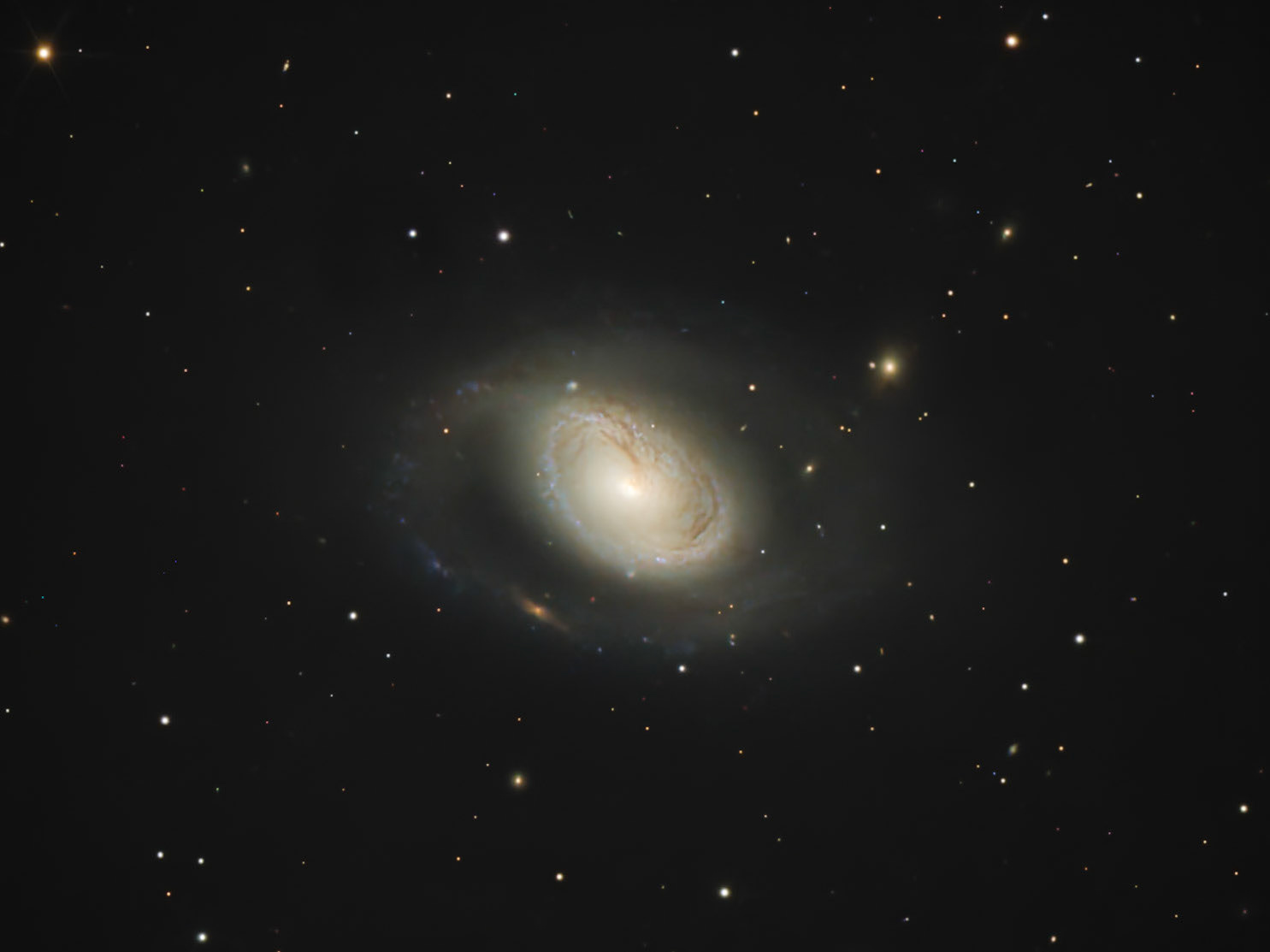 M96 à 30M dALl de nous