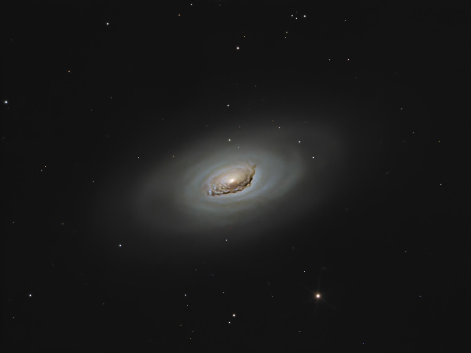 M64 l'oeil noir