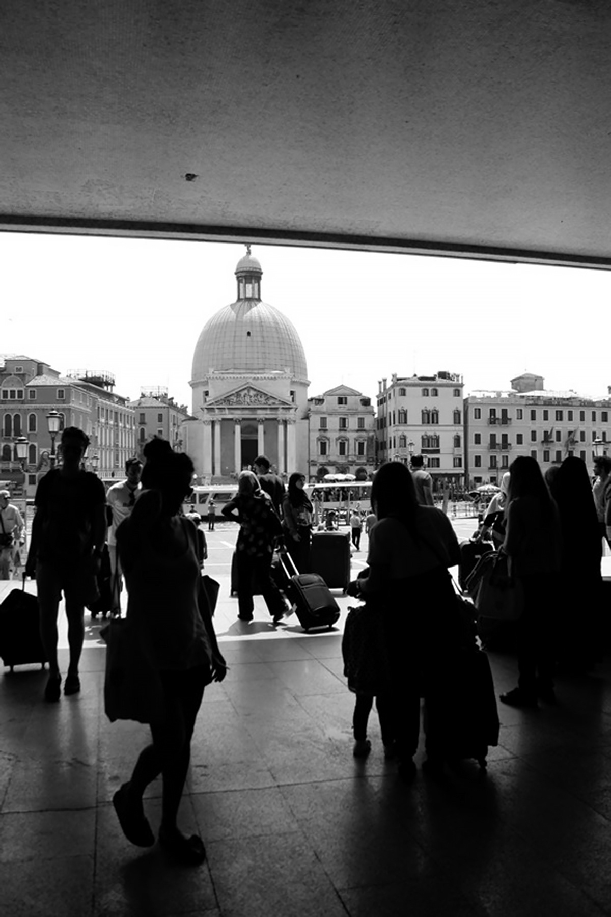 L'uscita dalla stazione ferroviaria
