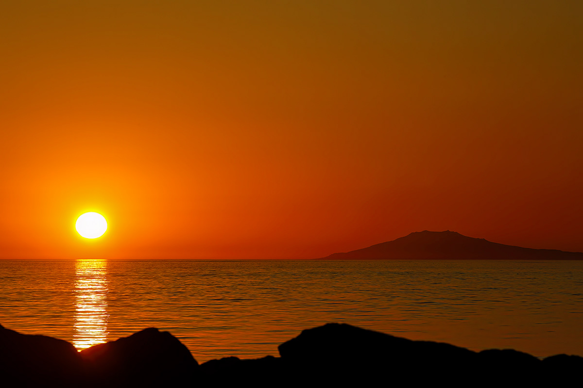 Sun setting next to Snæfellsjökull