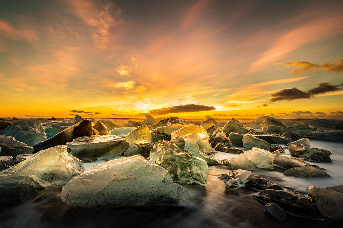 Glittering clouds at Diamond beach