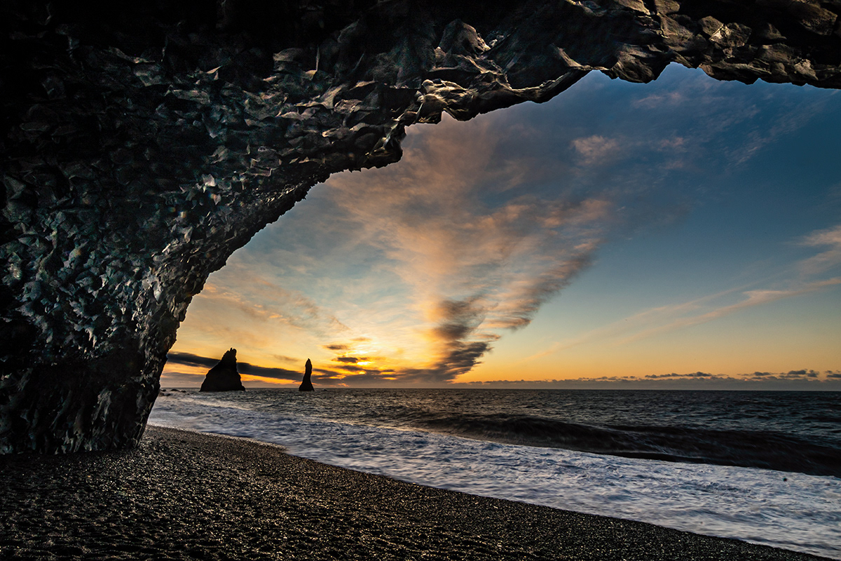 Reynisfjara cave and the pillars