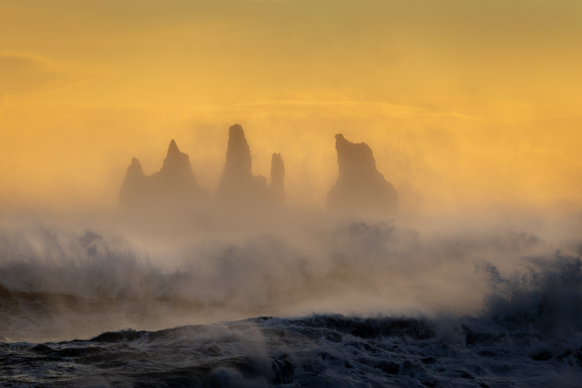 Brutal waves at black sand Sea Stacks