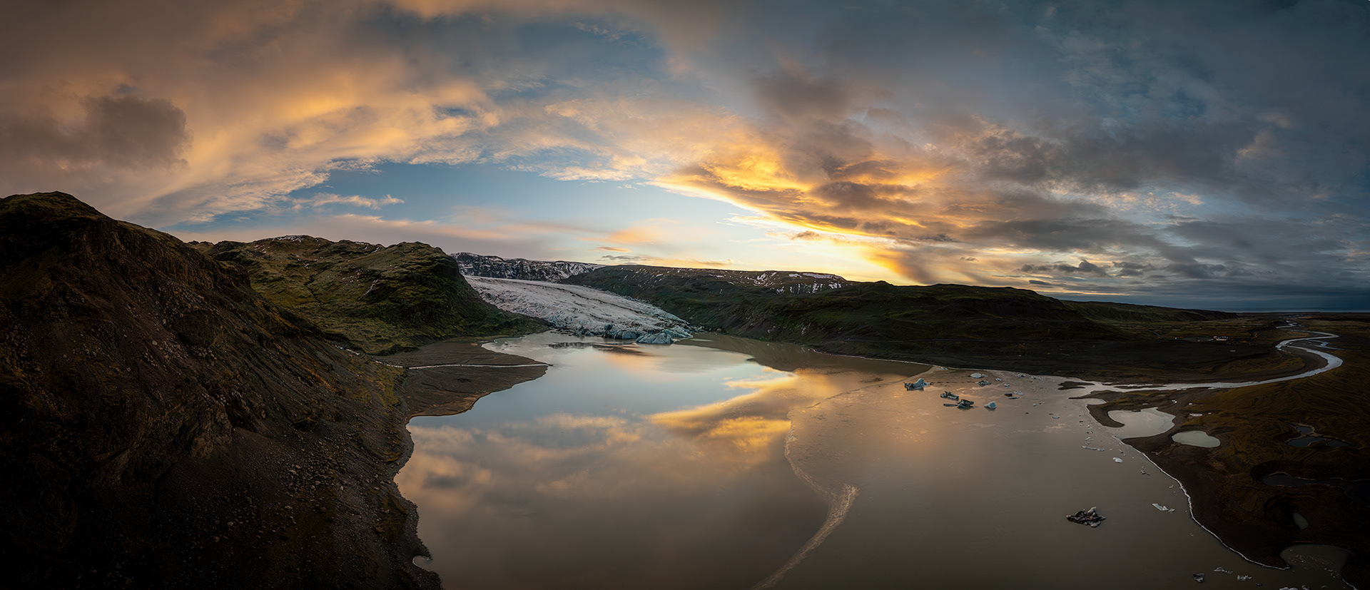 Pano of Sólaheimajökull and lagoon