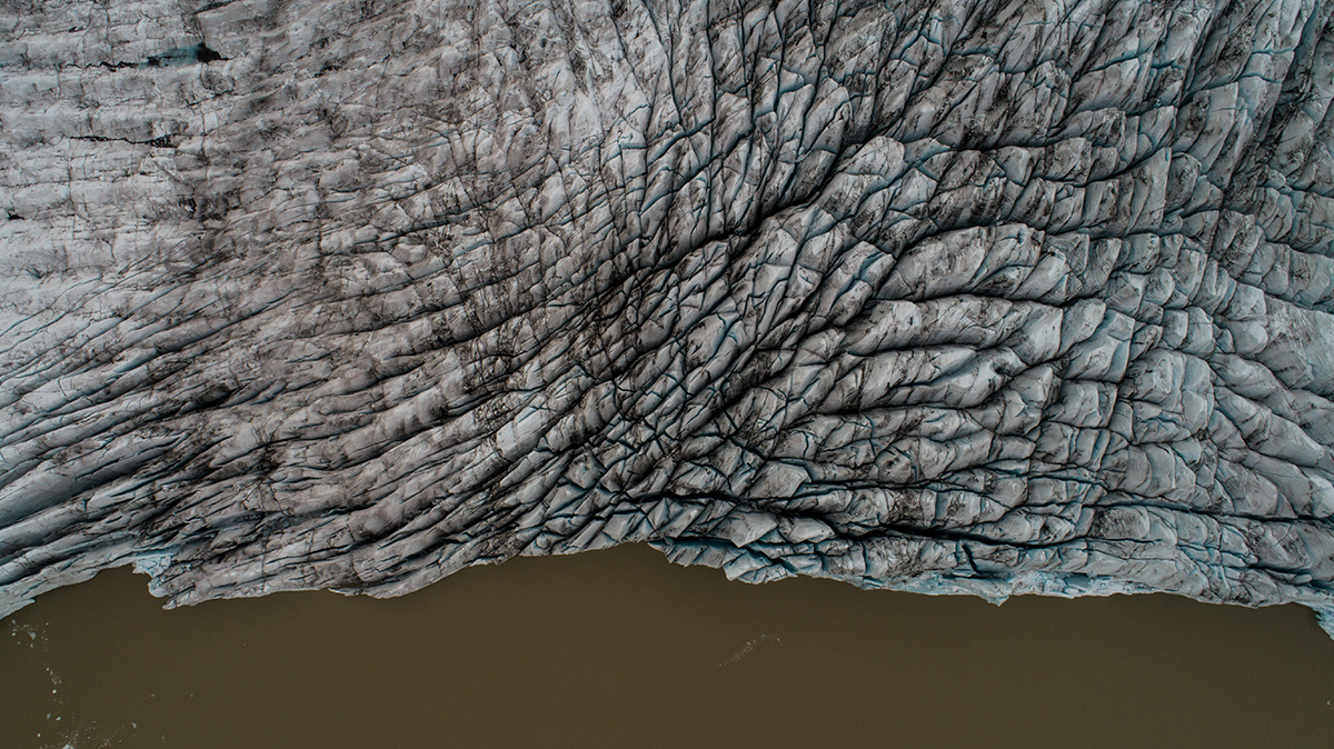 The edge or the steel of the glacier