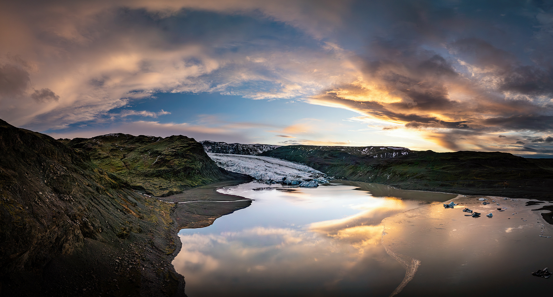 Pano of Sólaheimajökull and lagoon
