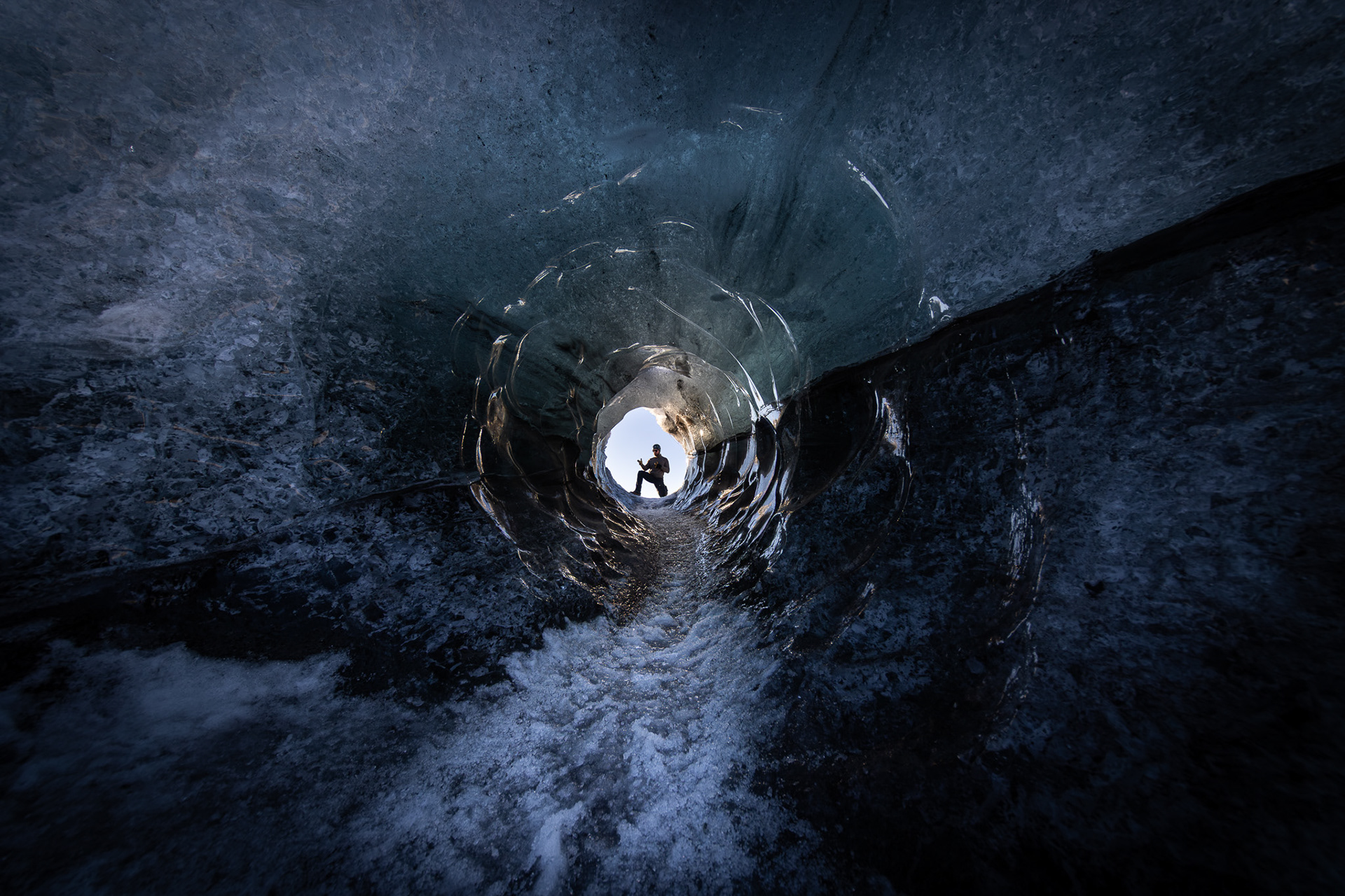James Bond ice hole