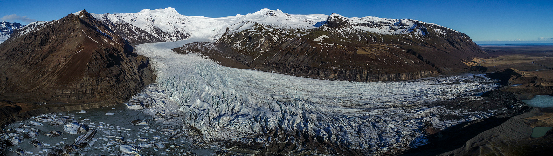 Pano of Svínafellsjökull, outlet from Vatnajökull