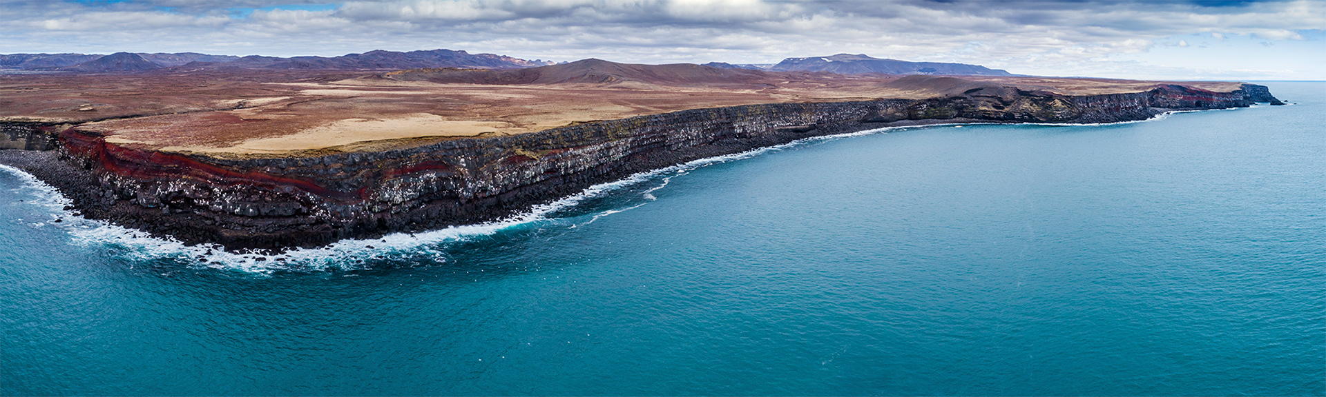 Sea cliff at Krýsuvík