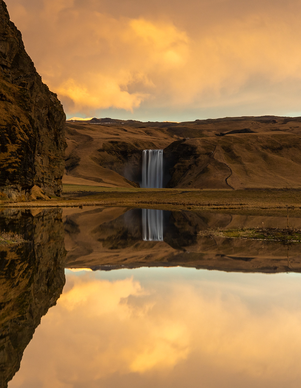 Skógafoss reflection