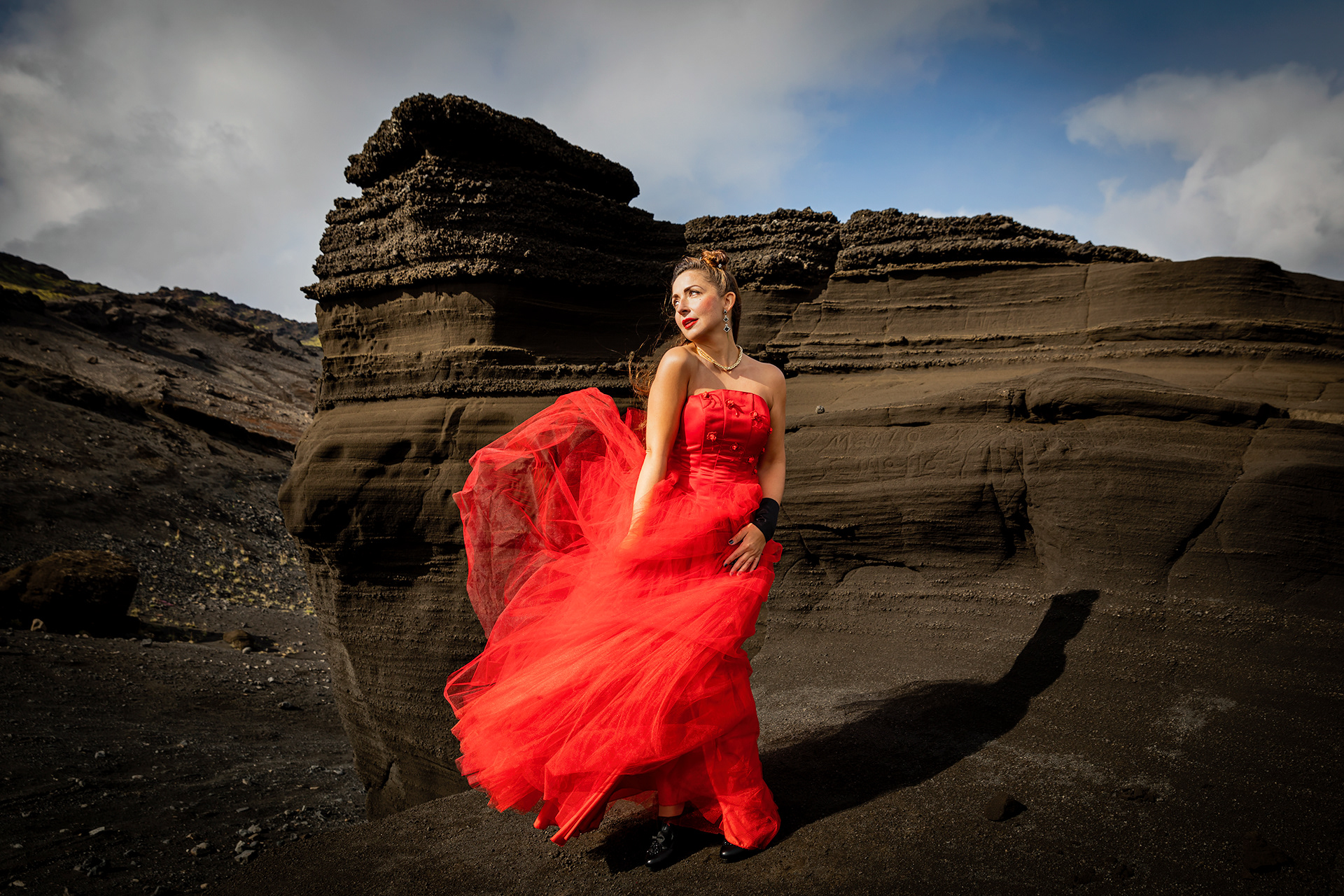 Black rocks at Kleifarvatn