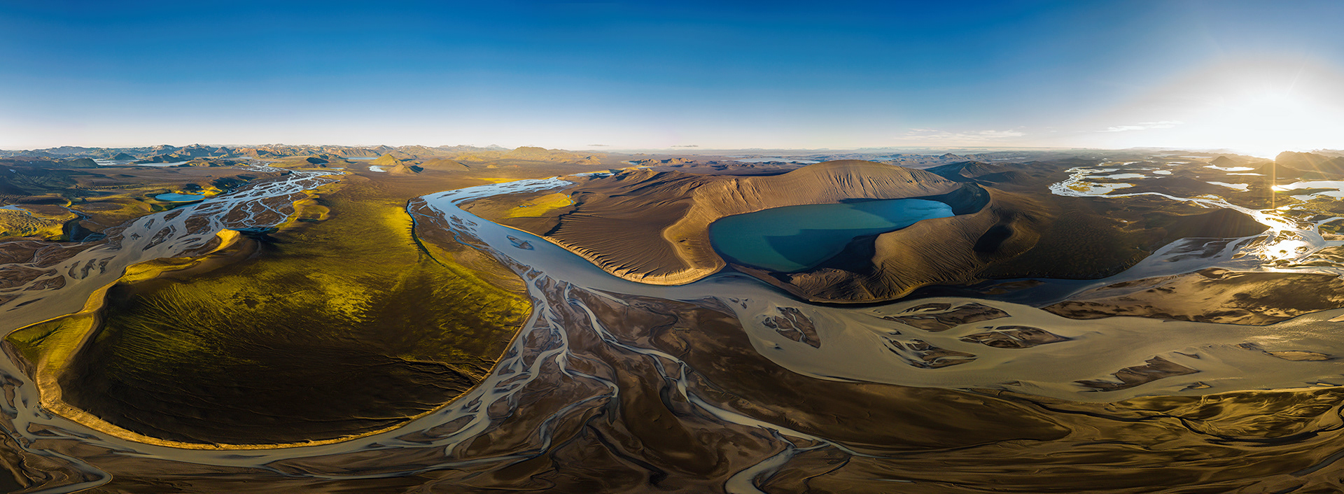 Pano of highland area, lake Skygginsvatn and Tungná river