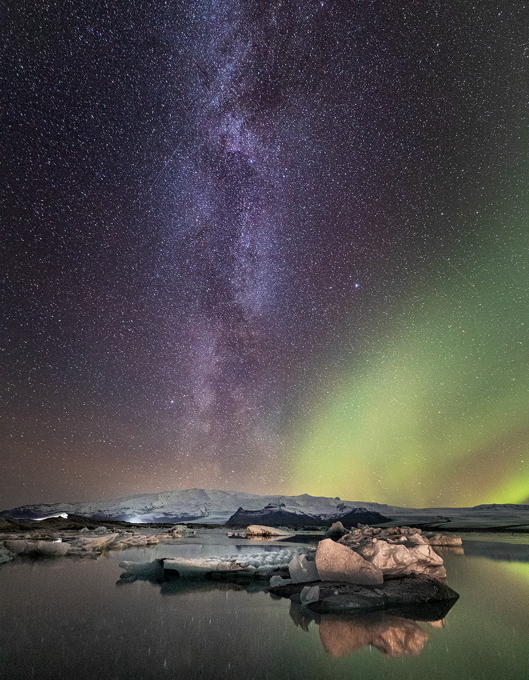 Milky way at glacier lagoon