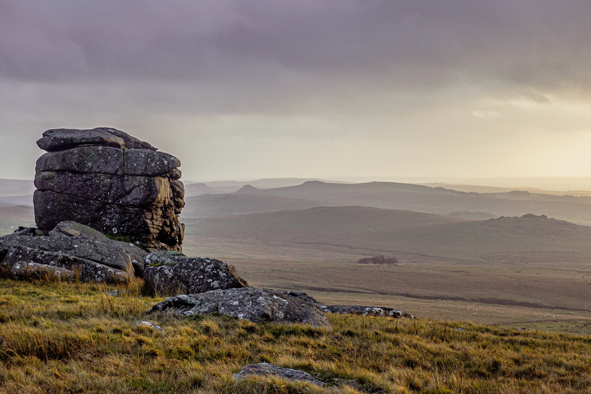 Vewi from Little Mis Tor, on a cold and stormy day