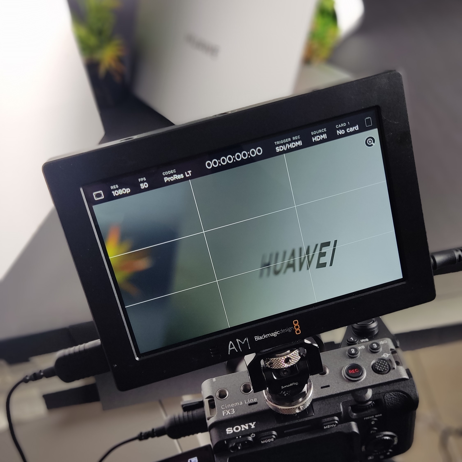 Shooting a review video of Huawei Mate Book D16